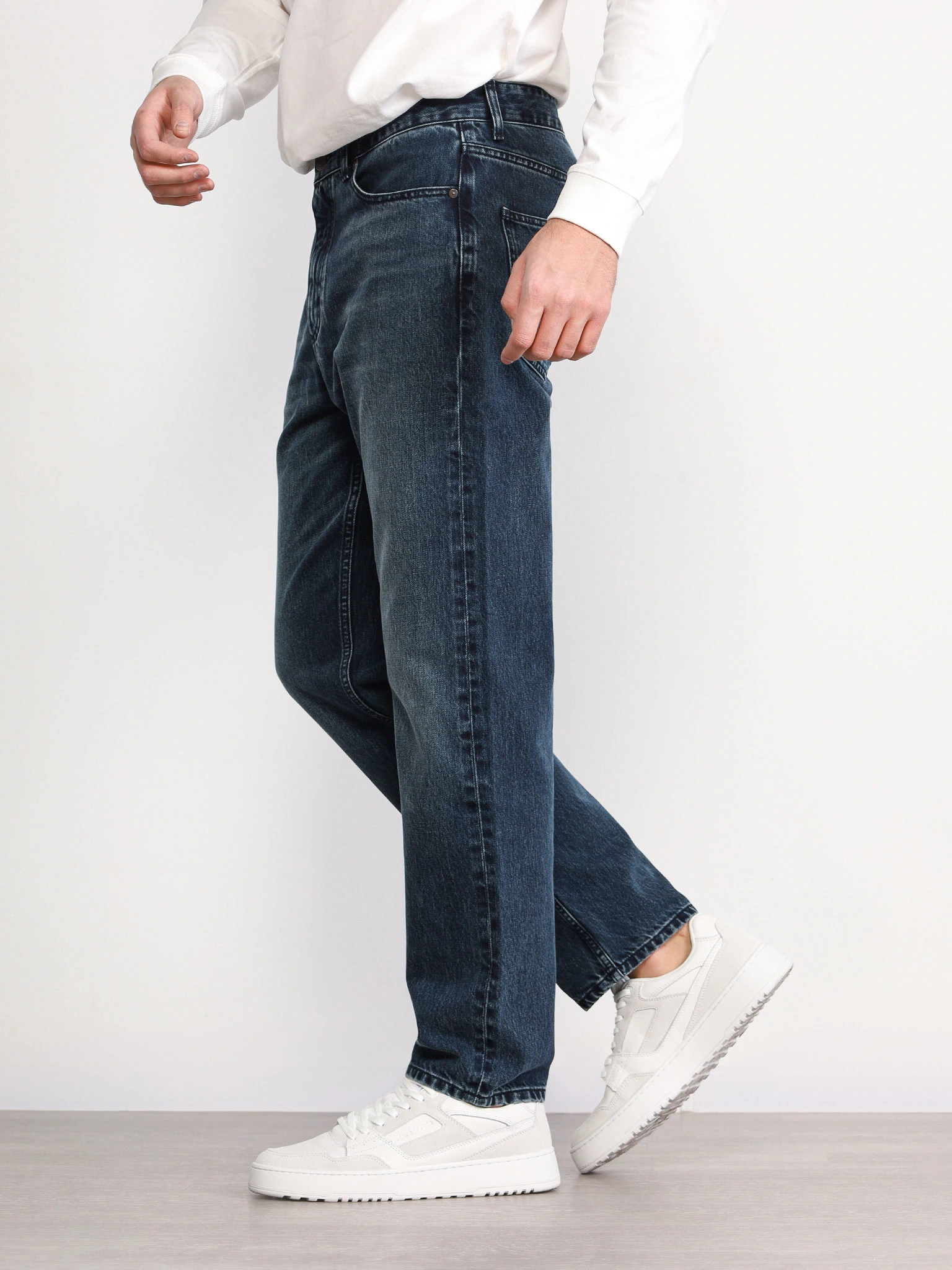 Джинсы темно-синего цвета из хлопка